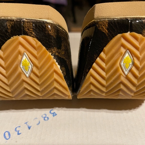 Volatile flip flops like new leopard print size 10 - Picture 7 of 7